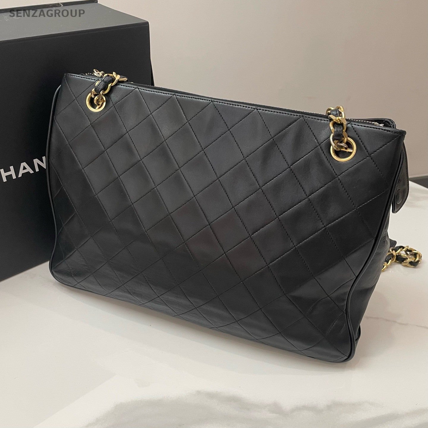 CHANEL Vintage CC Logo Tote Chain Shoulder bag Black Gold Women Classic