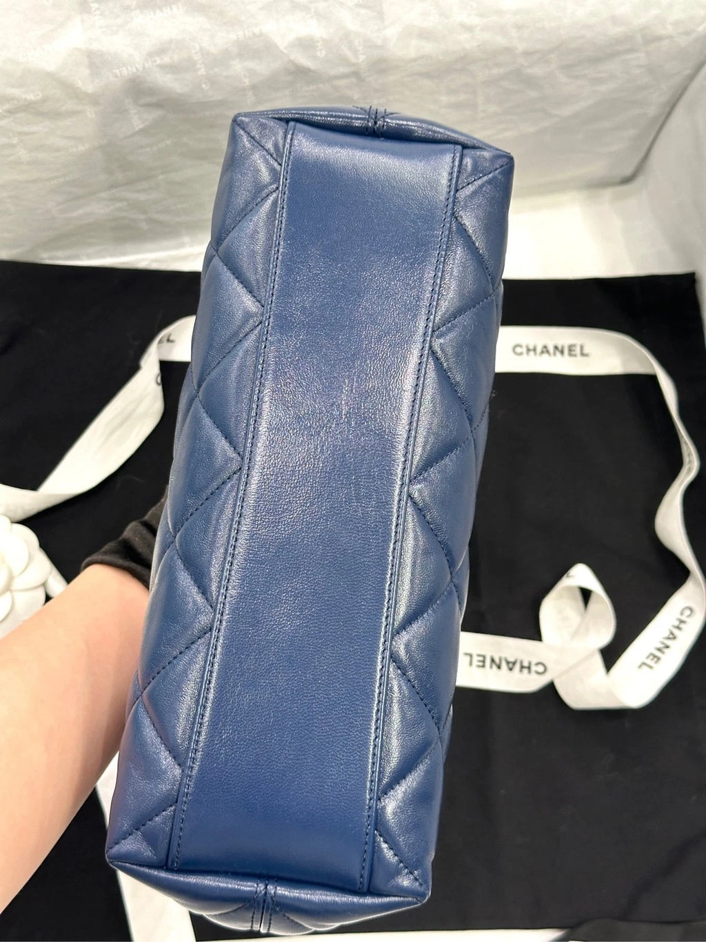 CHANEL Medium Navy Lambskin Hobo Shoulder Bag For Women