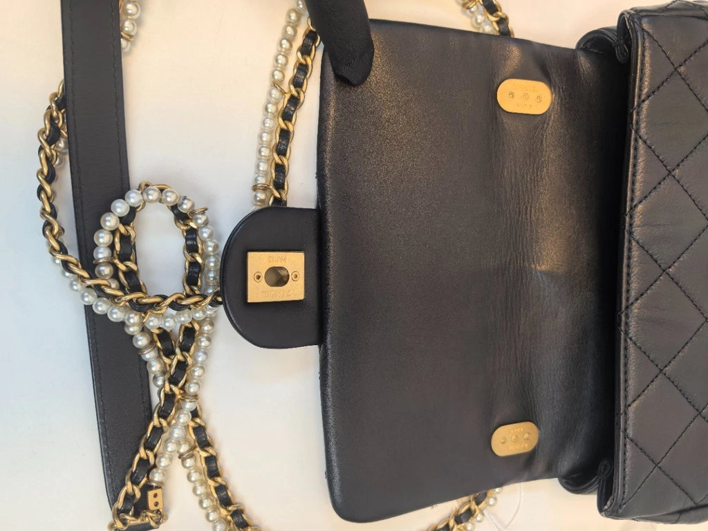 SJ0001 YS1423 Chanel Classic Flap Mini Pearl Chain Quilted Lambskin