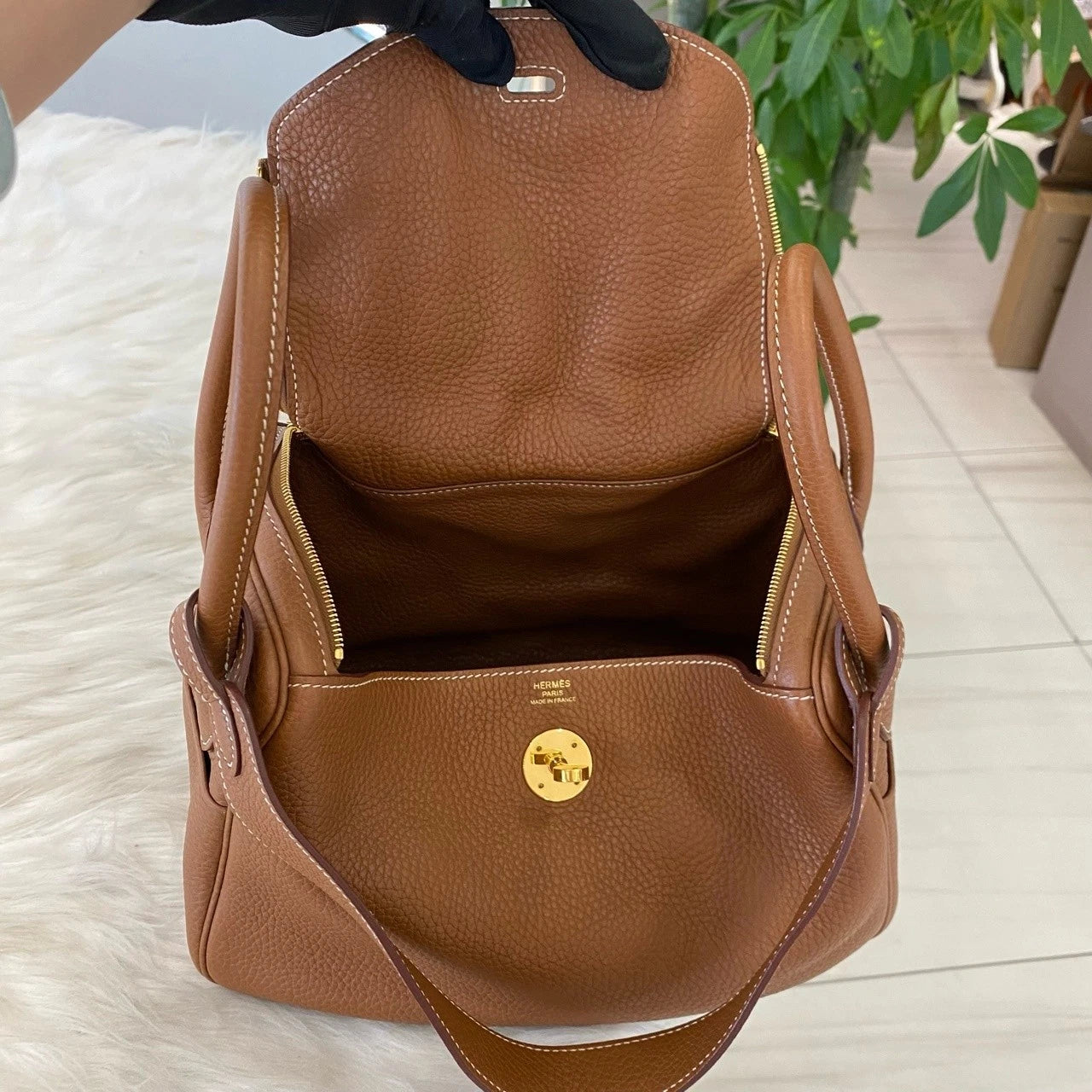 Hermès Lindy 26 Gold Brown Leather Handbag Shoulder Bag Women's Classic