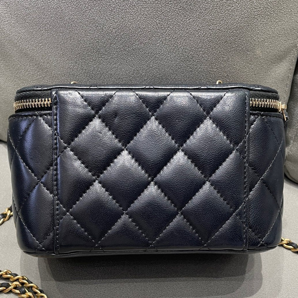 Chanel Quilted Chain Shoulder Crossbody Vanity Case Black Gold