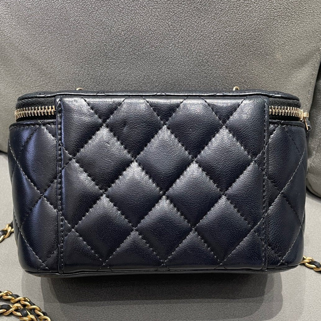 Chanel Quilted Chain Shoulder Crossbody Vanity Case Black Gold