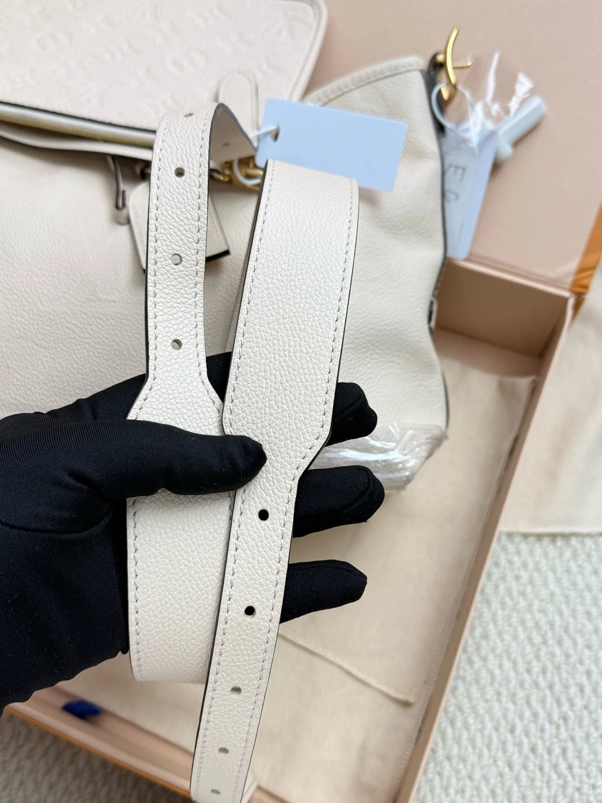 Louis Vuitton Carryall Leather White Tote Bag Excellent