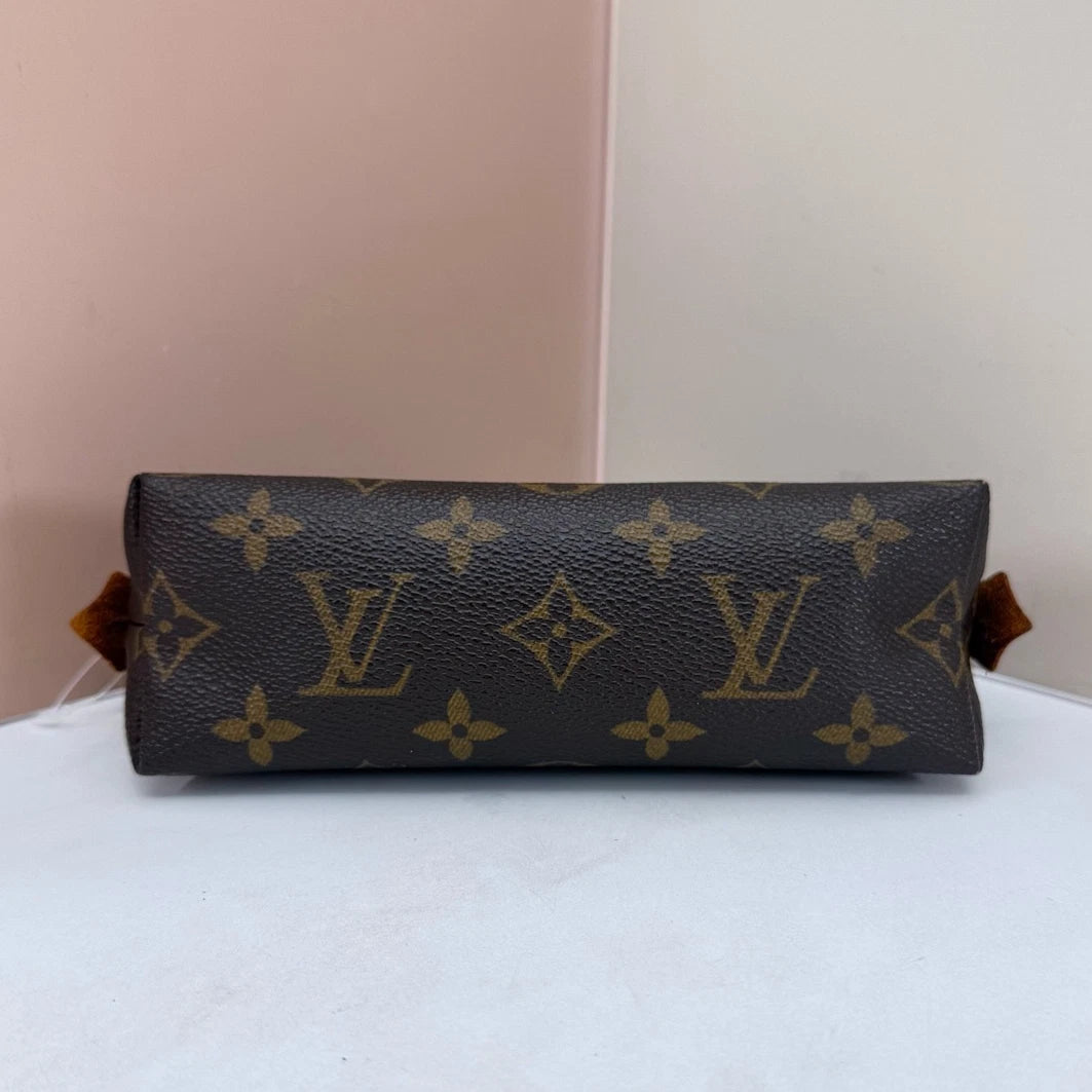 Louis Vuitton Cosmetic Pouch Monogram Clutch Brown Gold Women Classic