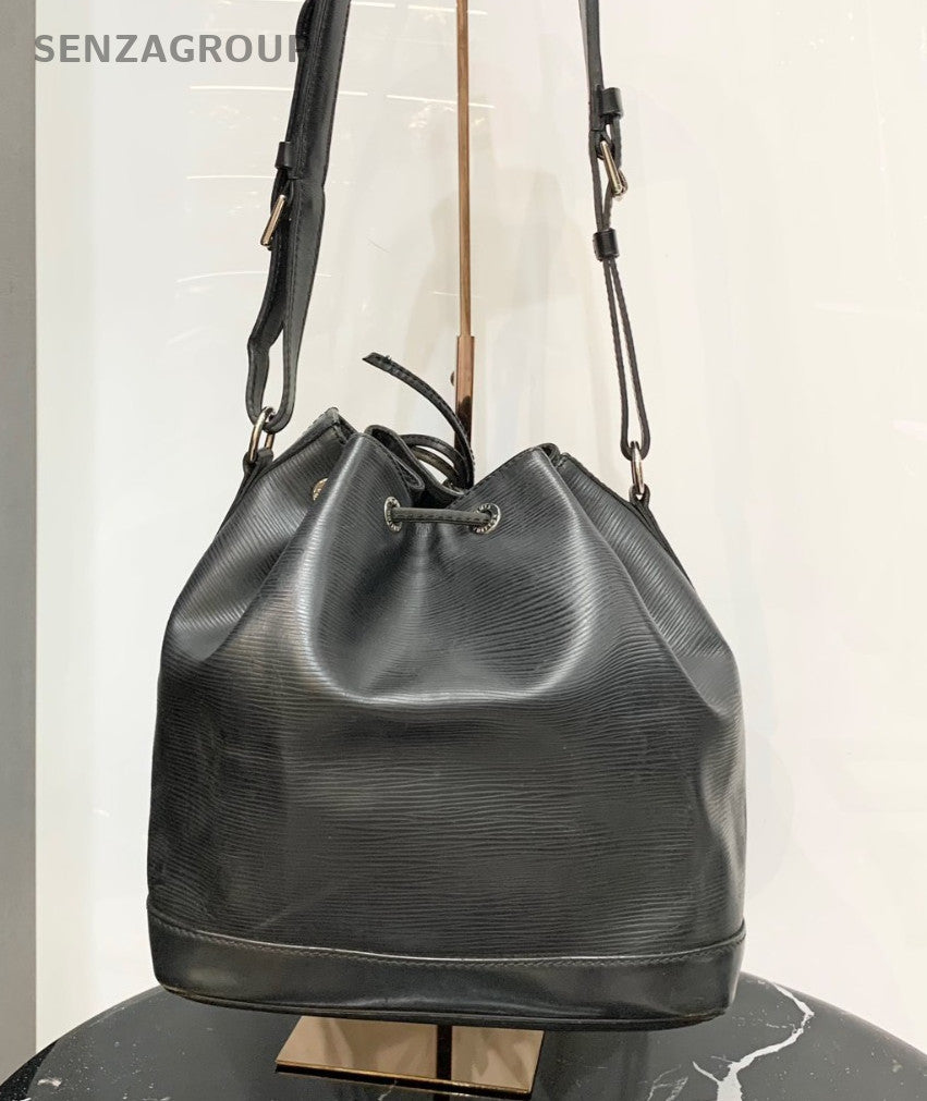 Louis Vuitton Vintage Bucket Drawstring Epi Leather Shoulder bag Black Women