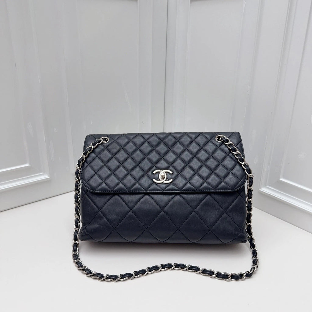 Chanel Diamond Chain Calfskin Shoulder Crossbody Bag Black Silver Women