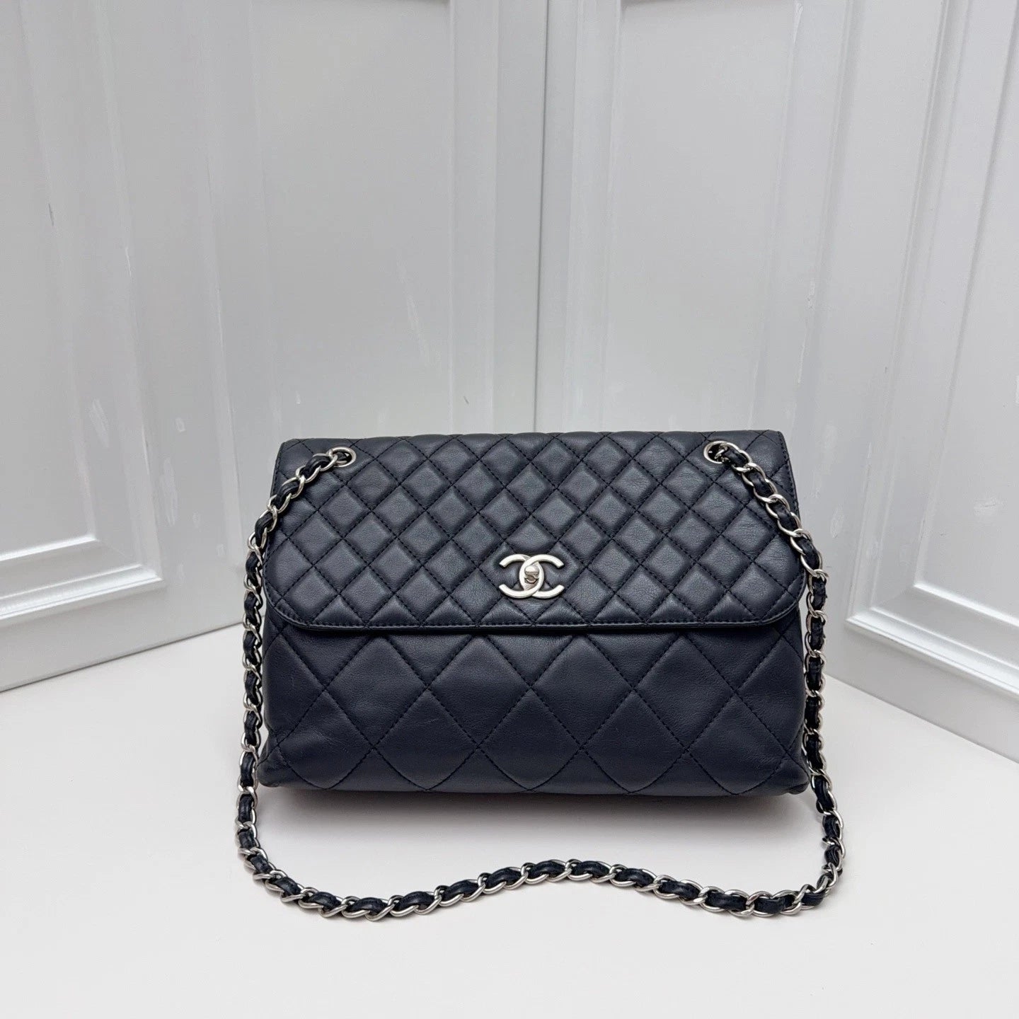 Chanel Diamond Chain Calfskin Shoulder Crossbody Bag Black Silver Women