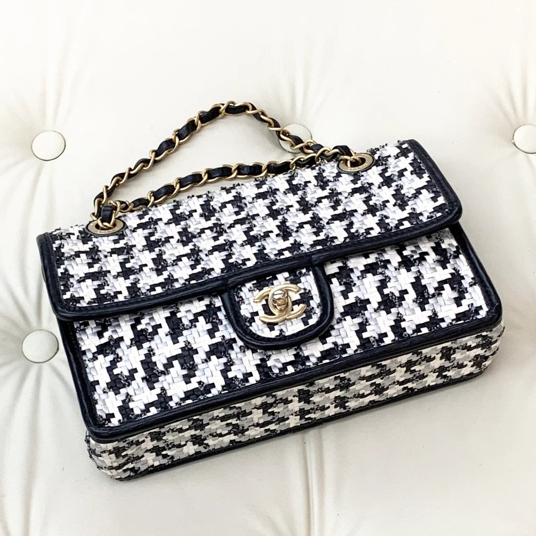 Chanel Classic Flap Chain Shoulder Bag Crossbody White Black Gold Used Women S