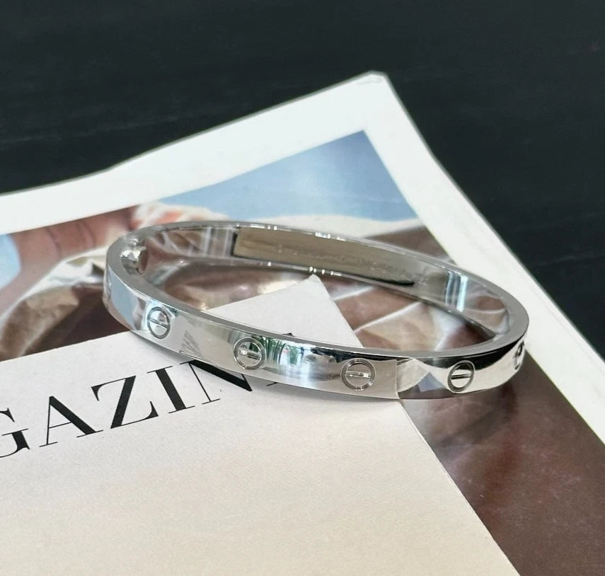 Authentic Cartier Love Classic Bracelet 18k White Gold Bangle Size17