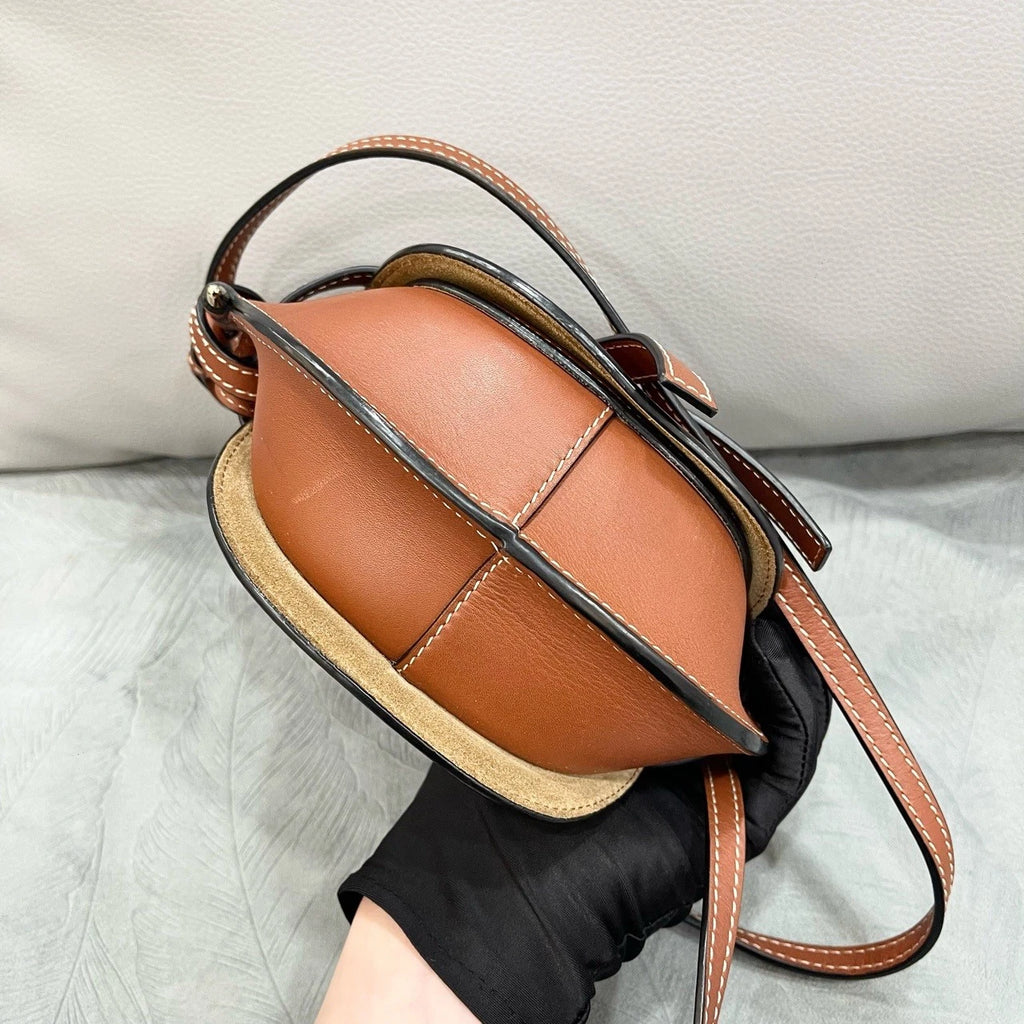 Loewe Saddle Leather Brown Shoulder Bag Excellent
