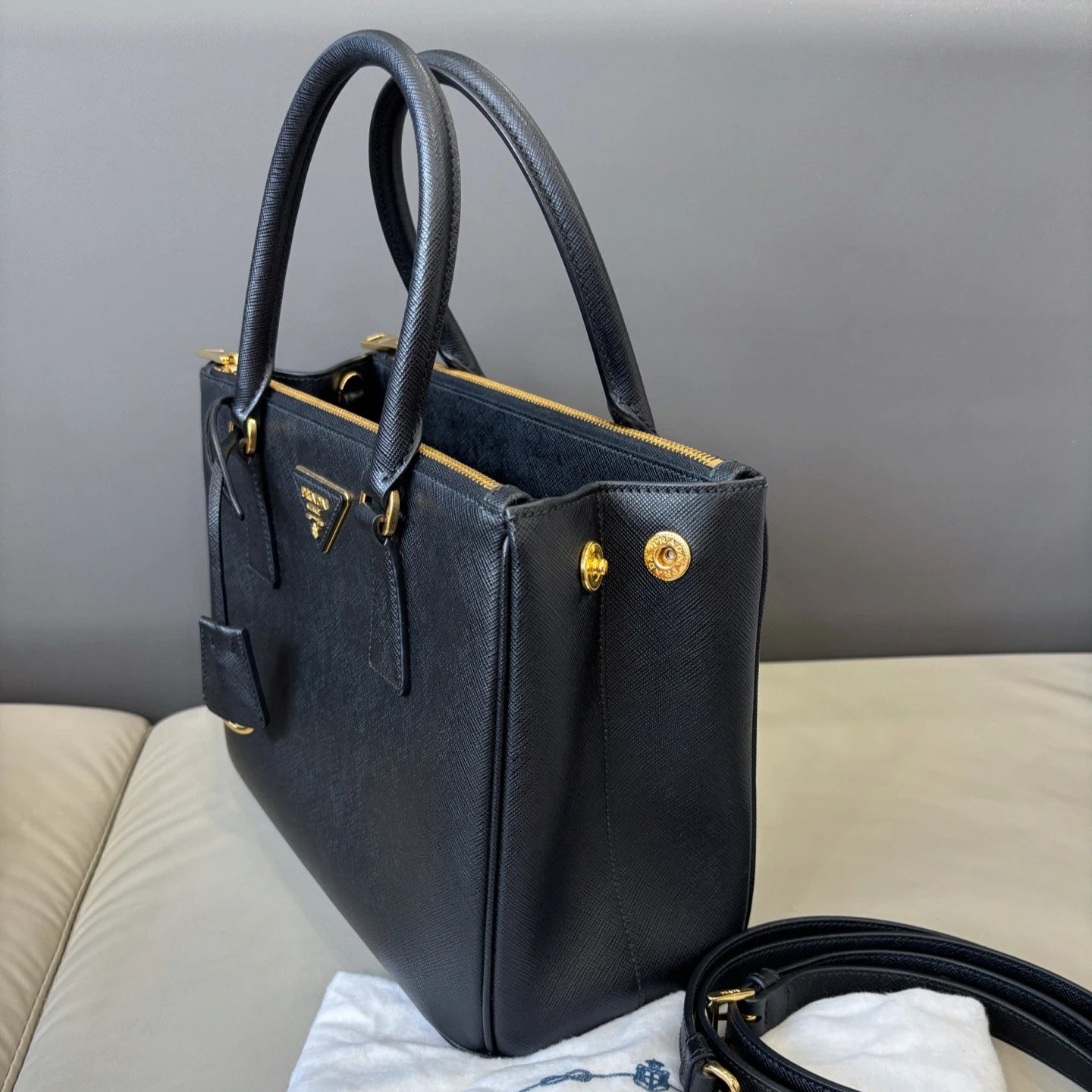 Excellent Prada Galleria Calfskin Black Handbag Crossbody Gold Hardware