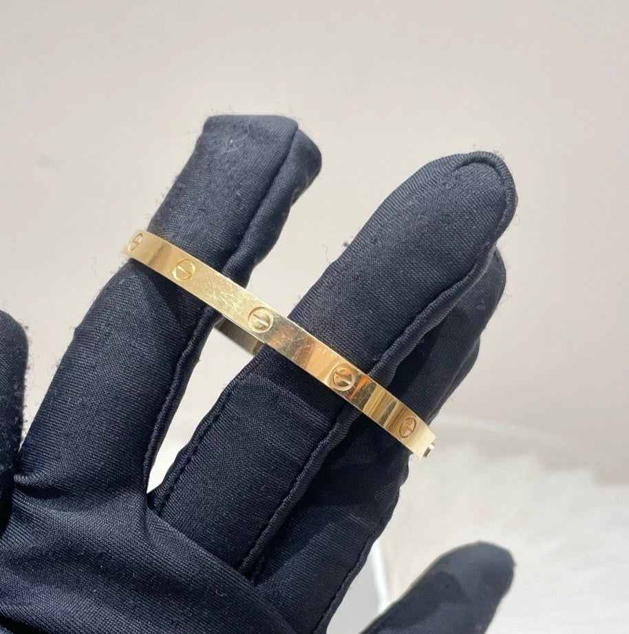 Cartier Love Bracelet Medium 18k Yellow Gold Bangle Size17