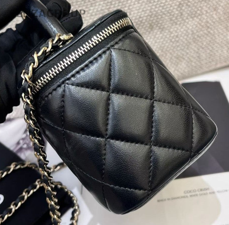 Chanel Diamond Chain Shoulder Bag Crossbody Black Gold Used Women Classic