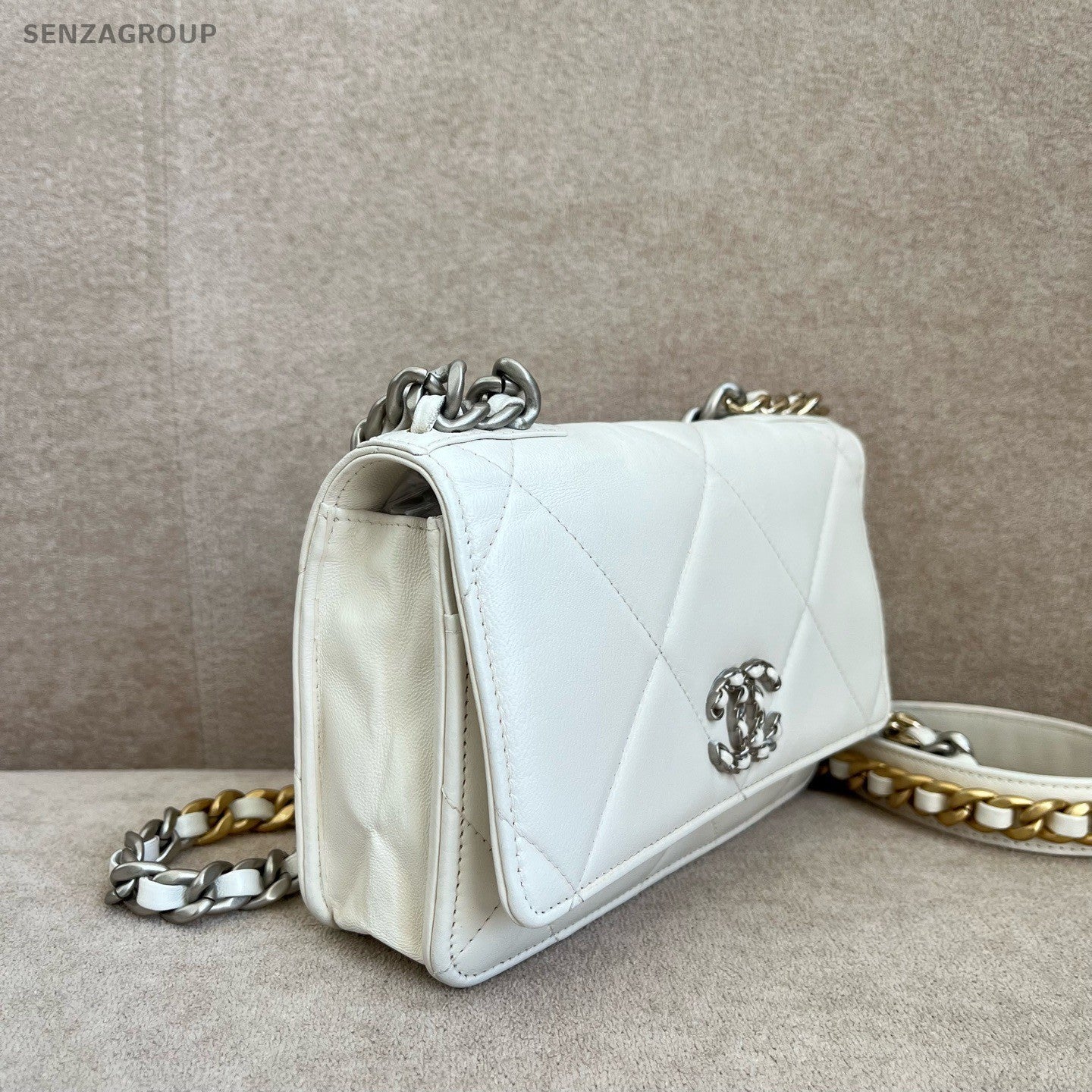 CHANEL 19bag Woc Chain Shoulder bag White Silver Women Chip Version