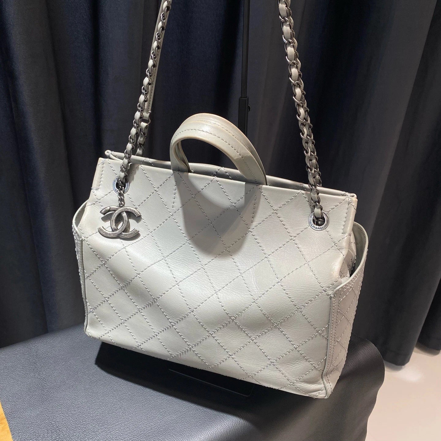 Chanel Diamond Calfskin Tote Chain Top Handle Shoulder Bag White Silver