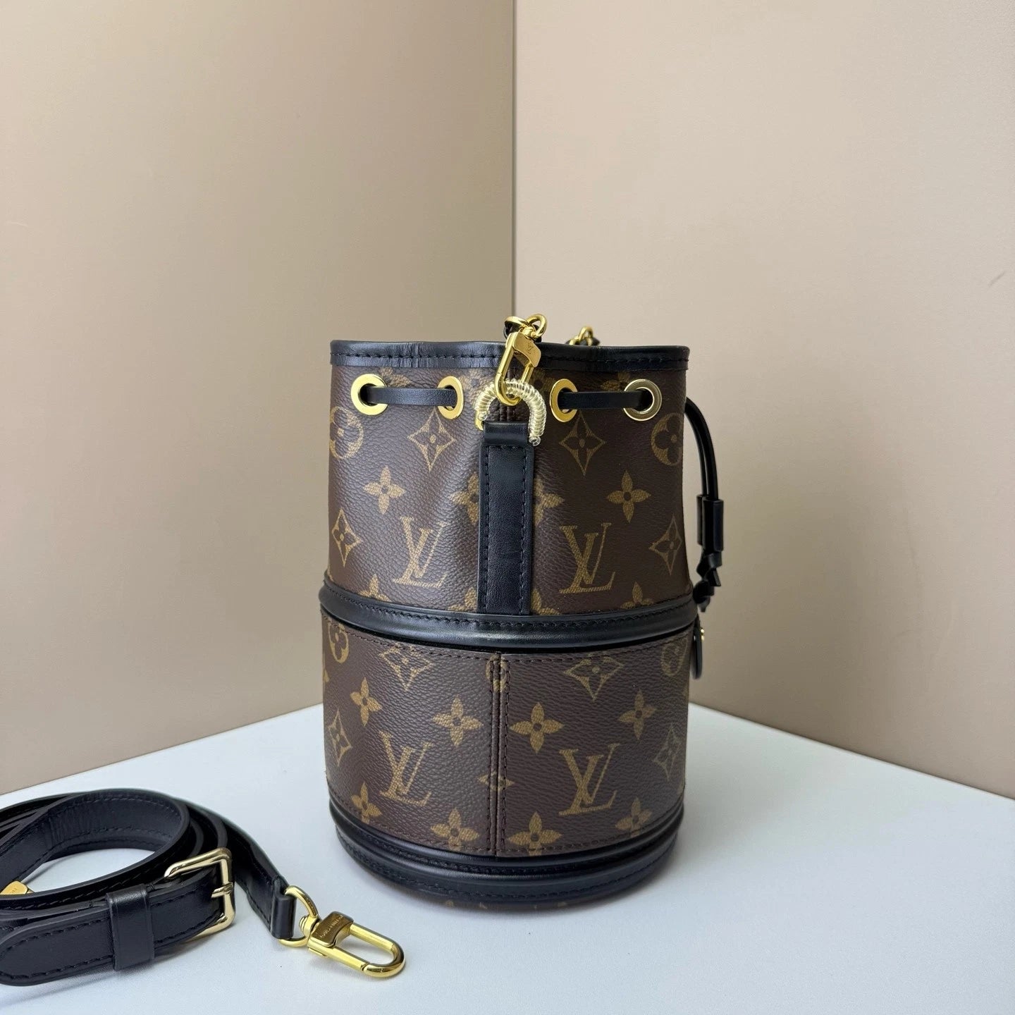 Louis Vuitton Canvas Canoe Bucket Bag Dual Strap Chip Version For Women