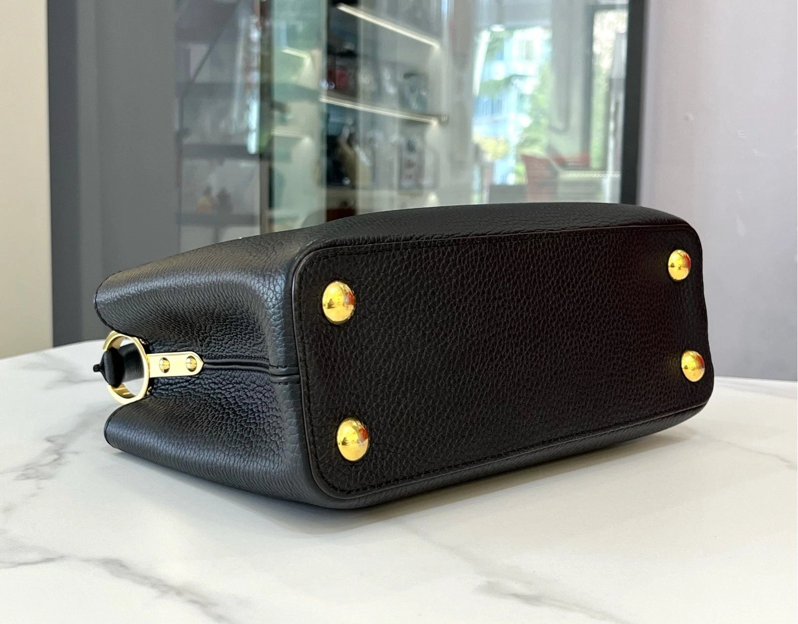 Louis Vuitton Capucines Crossbody Top Handle Excellent