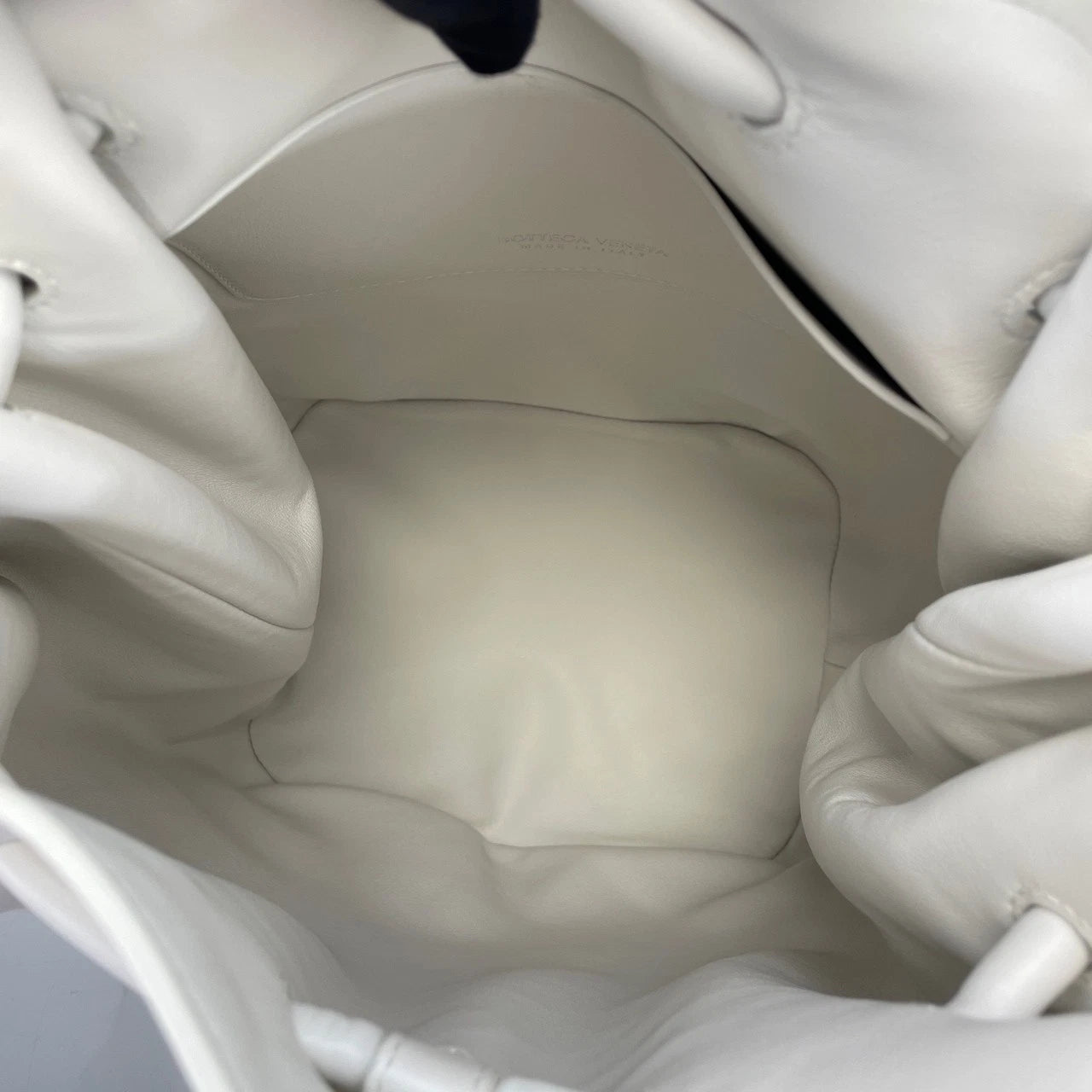 Bottega Veneta Beak Flap White Bucket Bag For Women