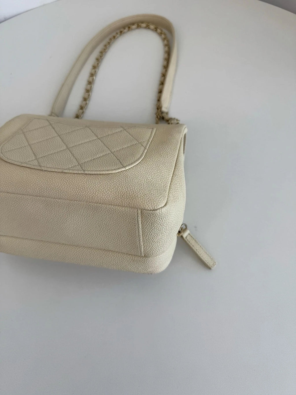 Chanel Diamond Caviar Leather Chain Beige Shoulder Bag Diamond Gold Hardware