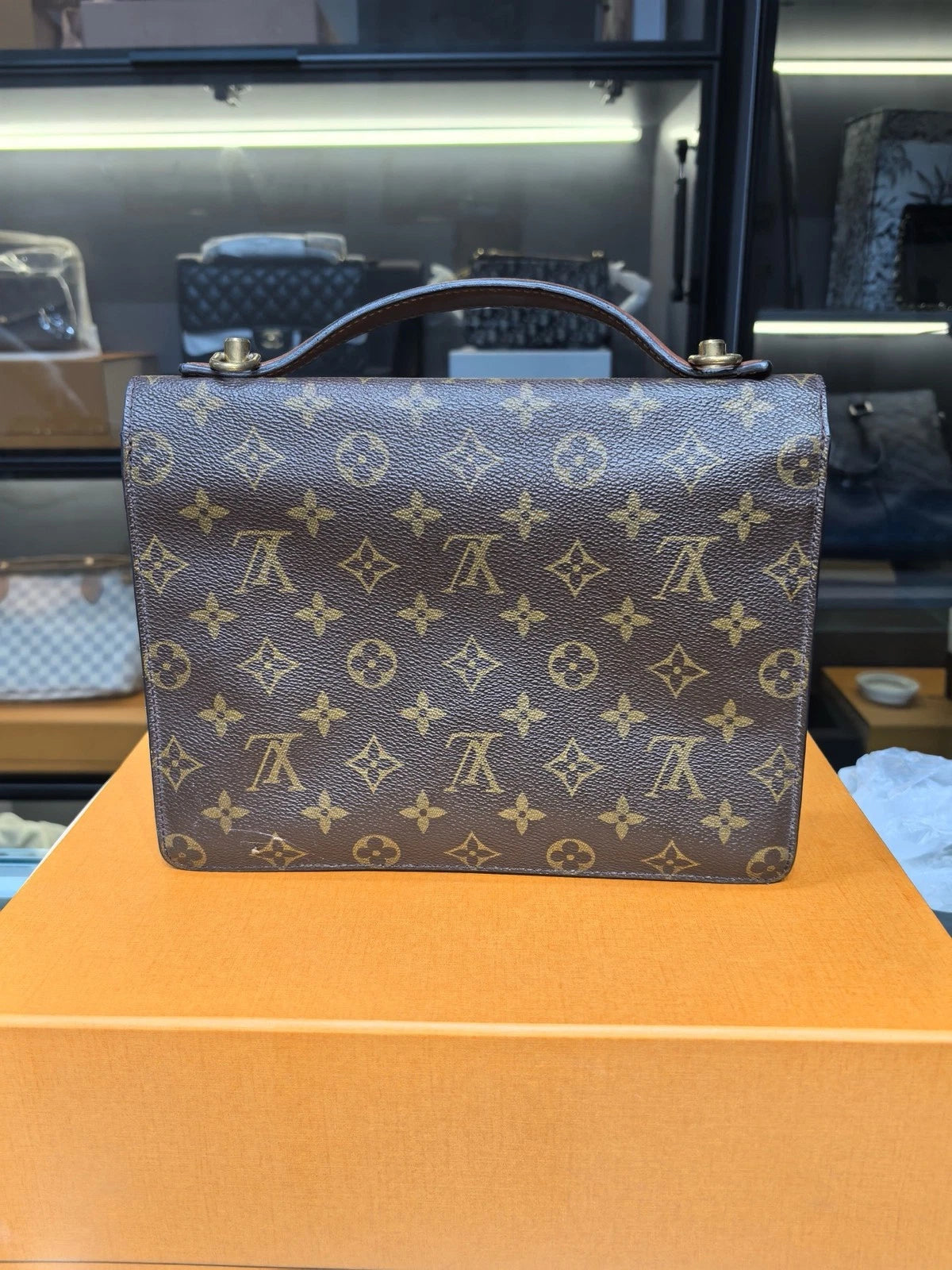 Louis Vuitton Monogram Canvas Messenger Shoulder Bag For Women