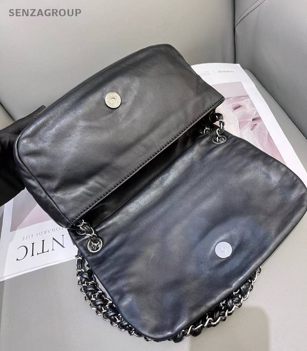 CHANEL Hobo CC Logo Chain Shoulder bag Black Women