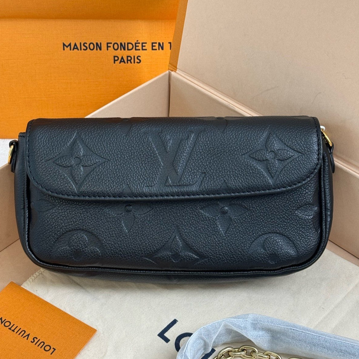 Louis Vuitton Black Gold Leather Ivy Shoulder Bag Classic Fashion Women