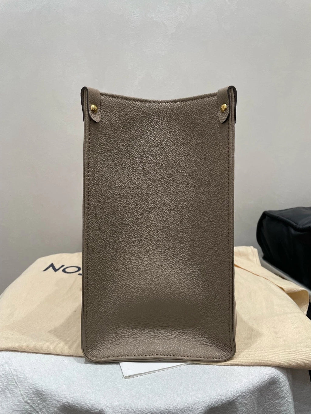 Louis Vuitton OnTheGo Medium Gray Tote Bag For Women