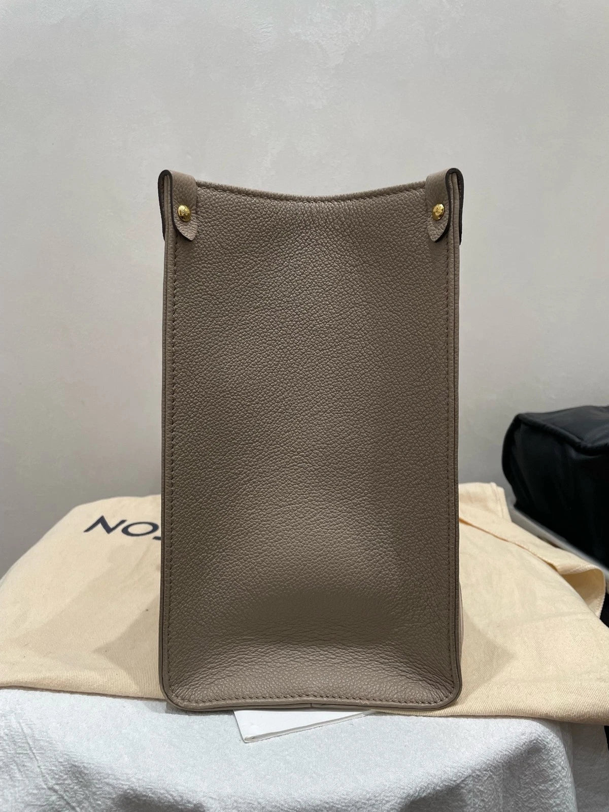 Louis Vuitton OnTheGo Medium Gray Tote Bag For Women