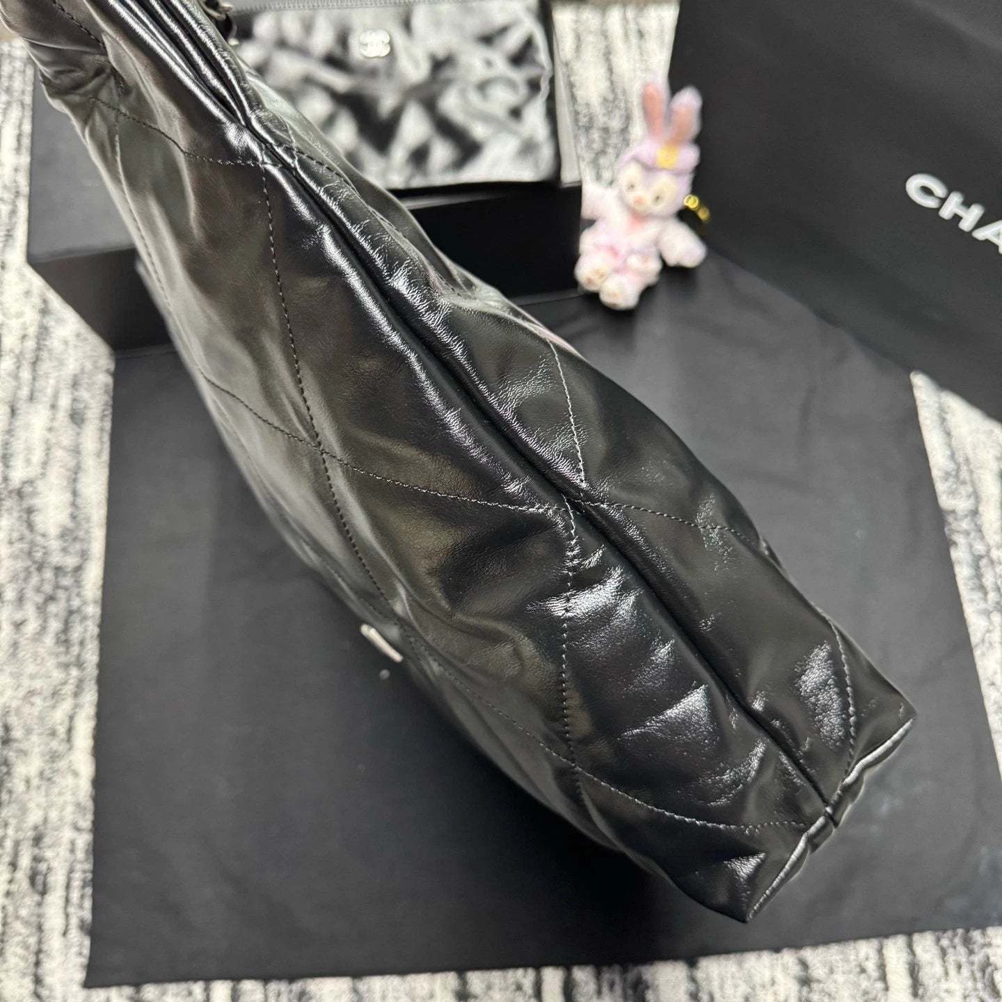 Brand New CHANEL 22 Medium Black Silver Leather Tote Bag For Women