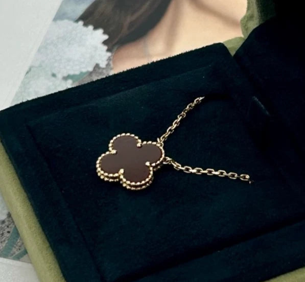 Van Cleef &amp; Arpels VCA Vintage Alhambra Pendant Necklace Carnelian 18k Gold