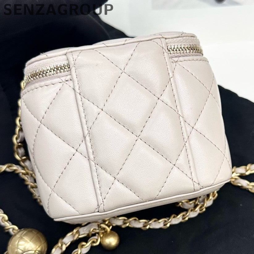 Chanel Quilted Chain Shoulder Bag in White Gold - Classic Women's Cosmetic Case