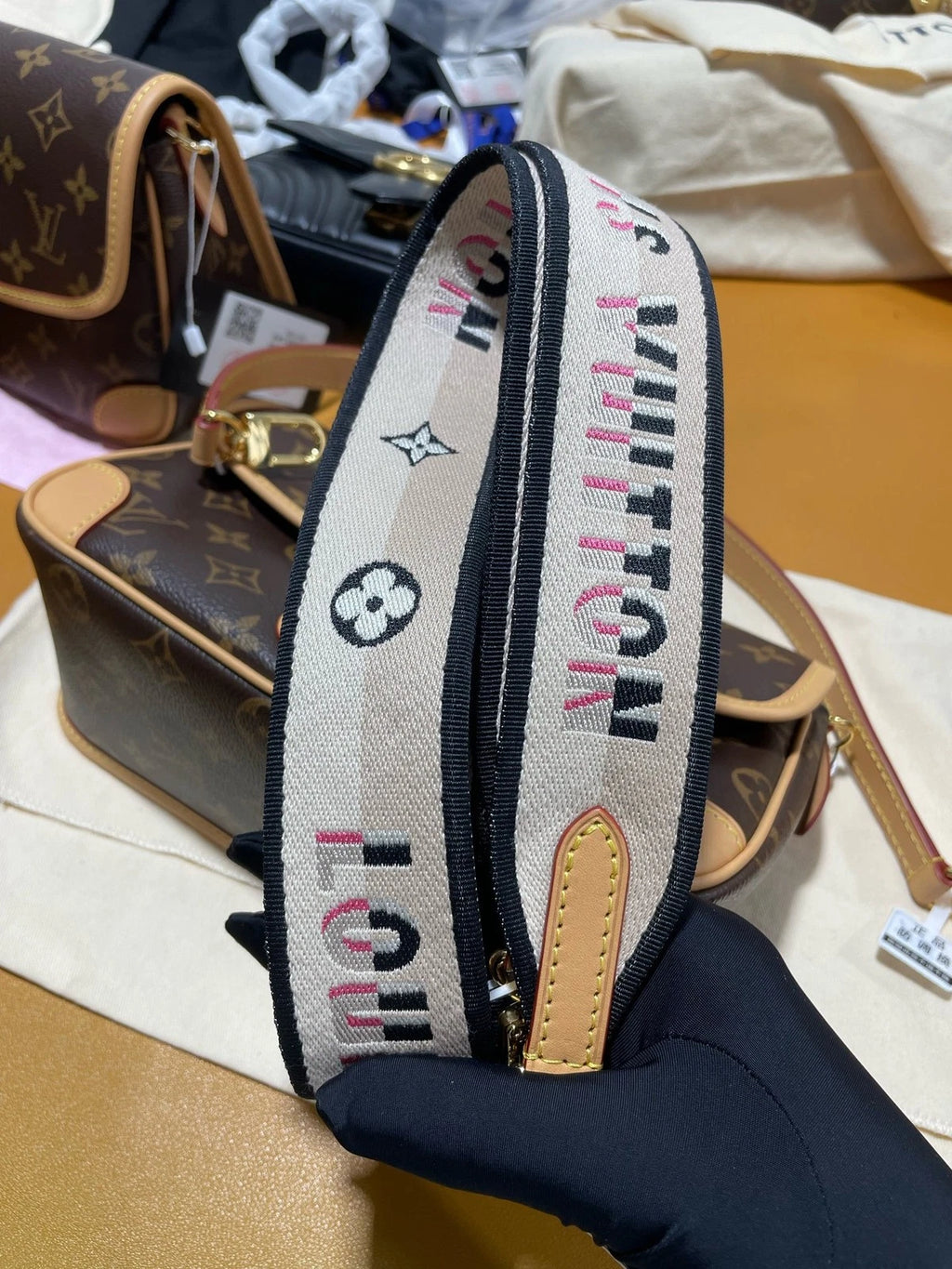 New Original Louis Vuitton Black Baguette Shoulder Bag For Women