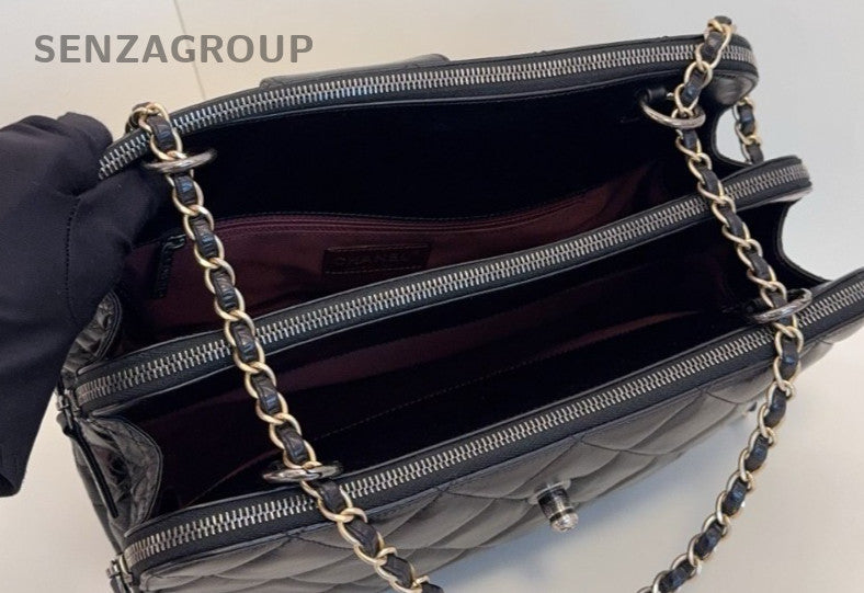 Chanel Calfskin Chain Shoulder Bag Diamond Pattern Black Gold Women Classic