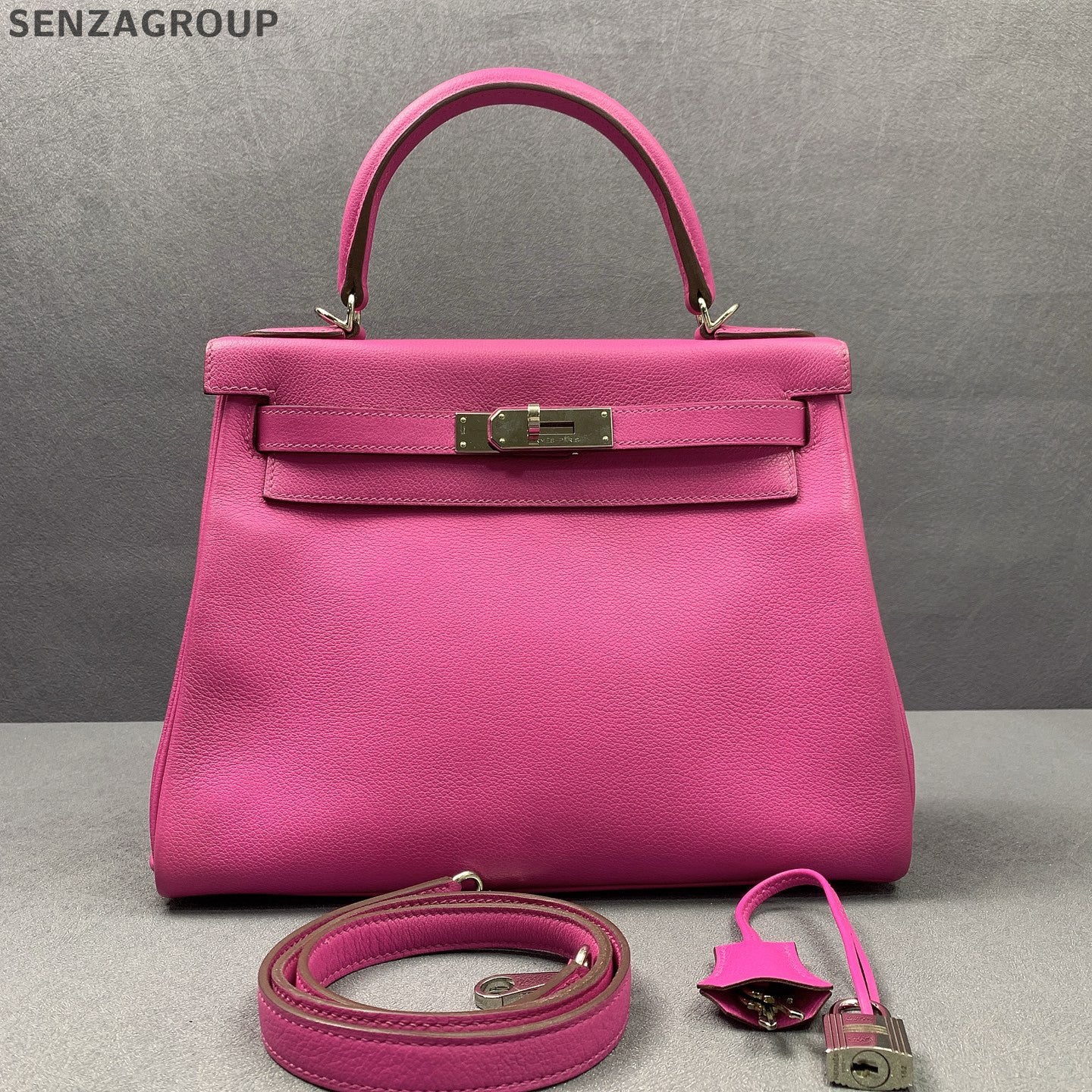 Hermès Kelly 28 Pink Silver Handbag - Classic & Fashionable Women's Bag
