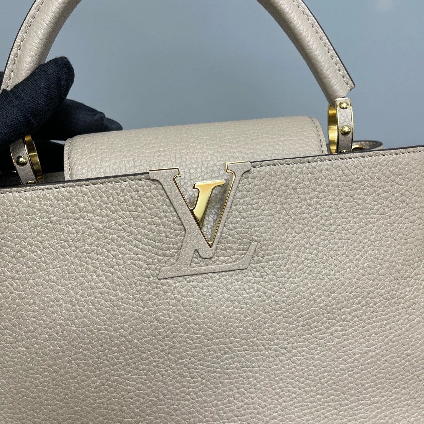 Louis Vuitton Capucines Gold Gray Crossbody Top Handle Excellent
