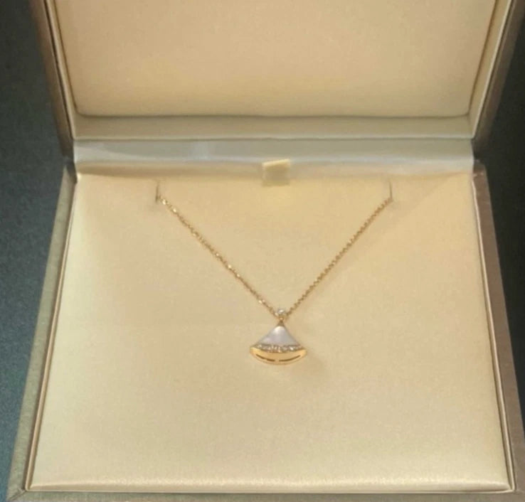 Bvlgari Divas' Dream Diamond Necklace 18K Rose Gold Mother Of Pearl Pendant
