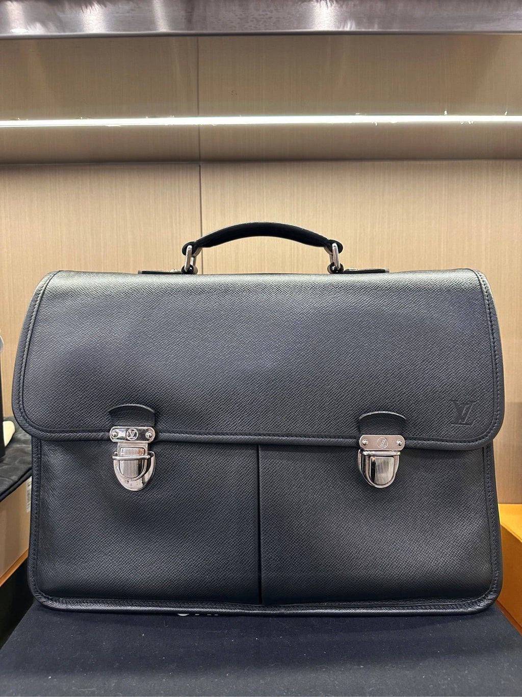 Louis Vuitton Taiga Leather Crossbody Handbag For Women
