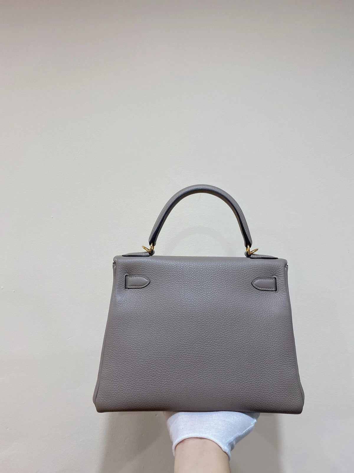 Hermes Kelly 28 Gris Perle Togo Leather Gold Hardware Top Handle Bag