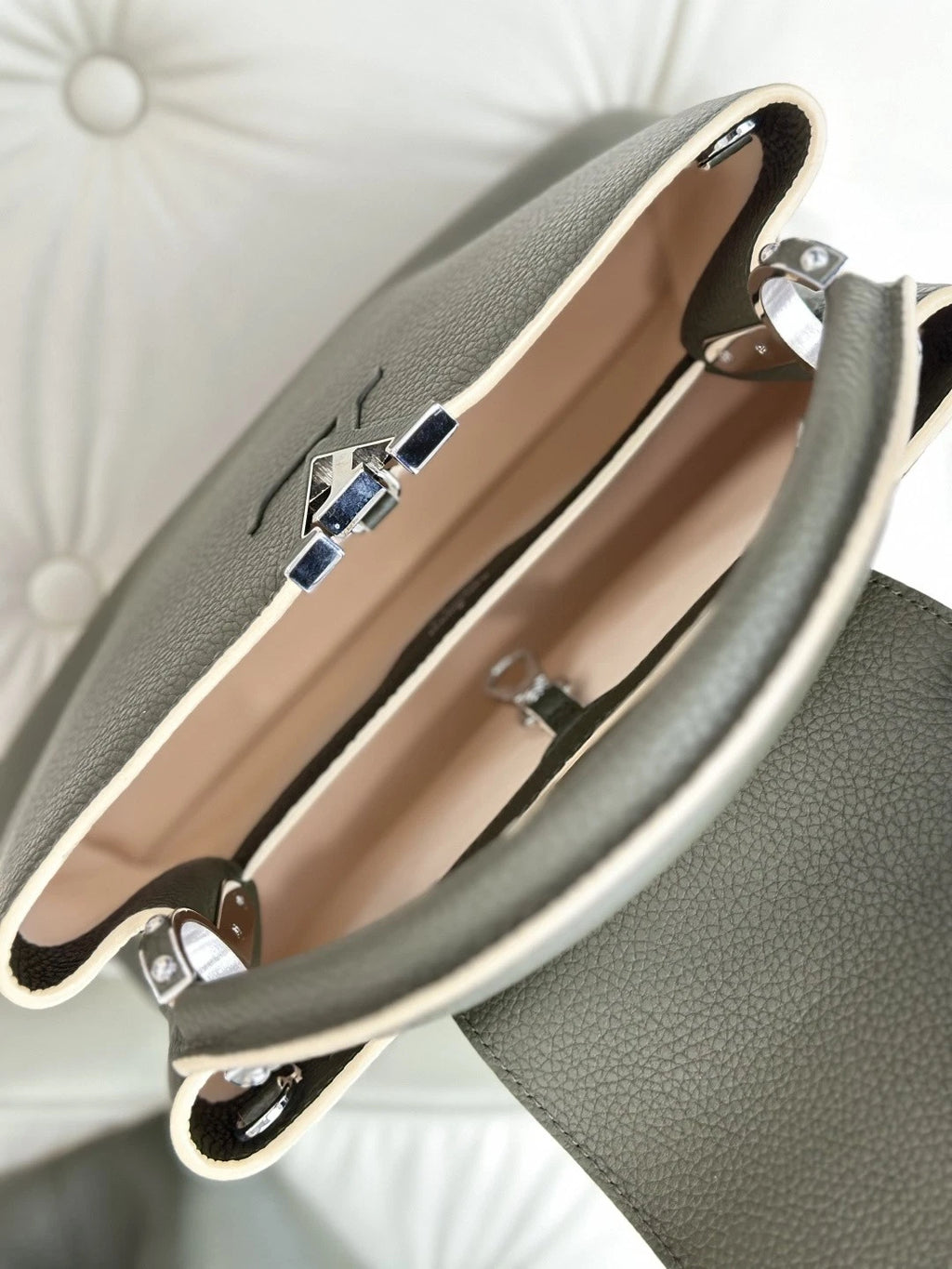 Louis Vuitton Capucines Green Silver Crossbody Top Handle Excellent