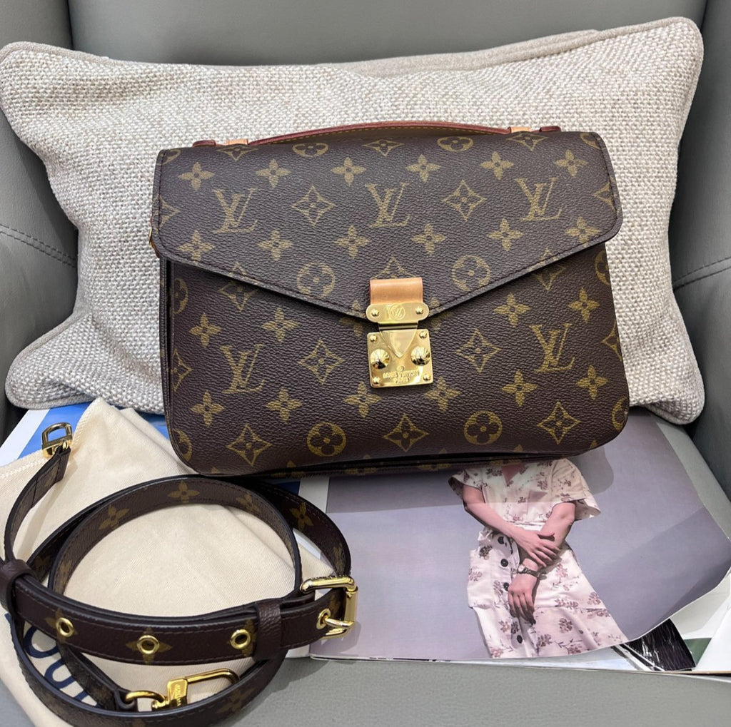 Louis Vuitton Pochette Metis Monogram Shoulder Bag Crossbody Brown Gold Women