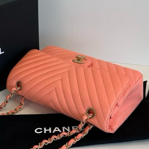 Chanel Classic Flap MM Chain Shoulder Bag Crossbody Pink Gold Chevron Fashion