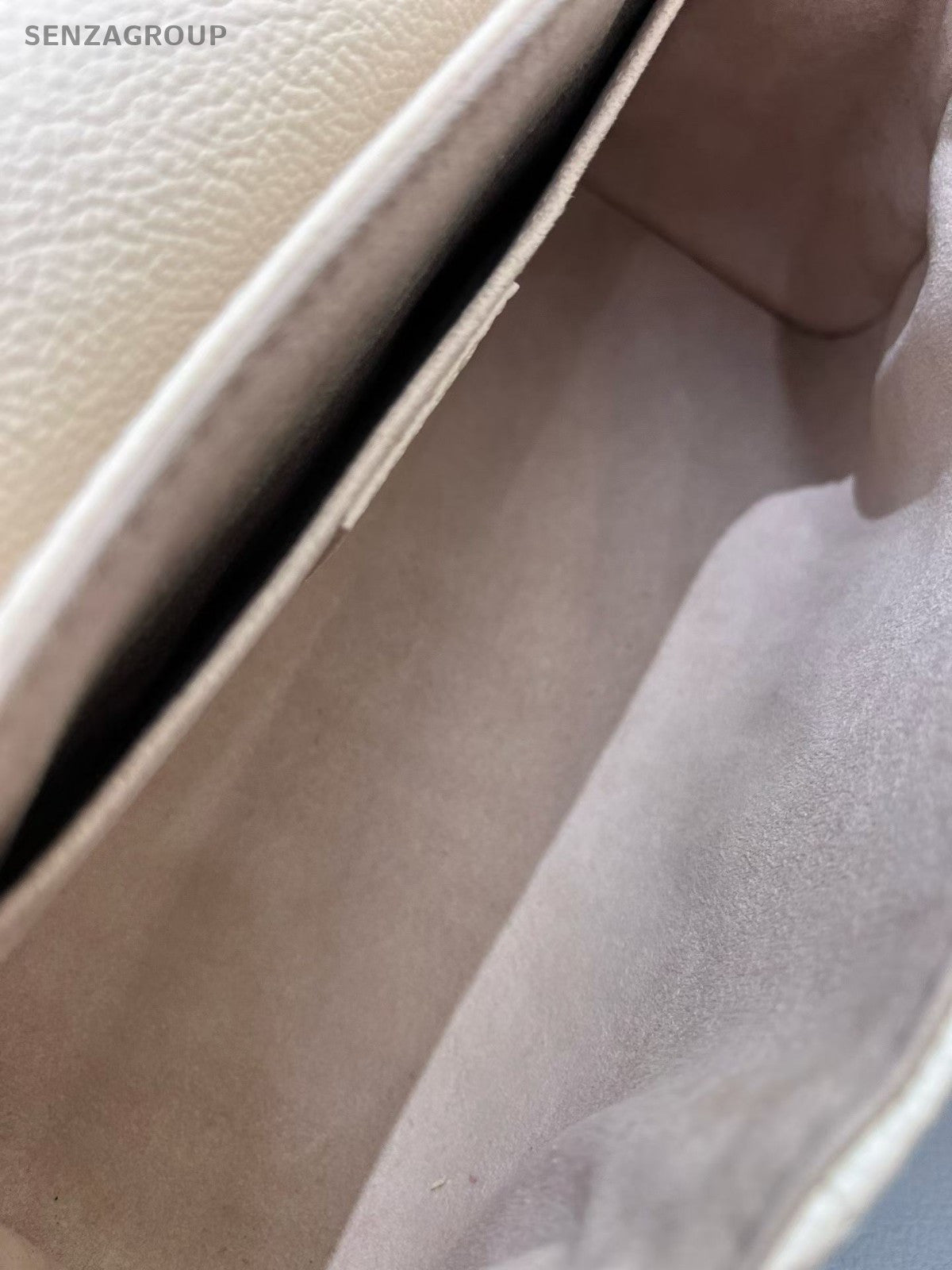 Louis Vuitton Favorite Monogram Chain Shoulder Bag White Gold Women Classic
