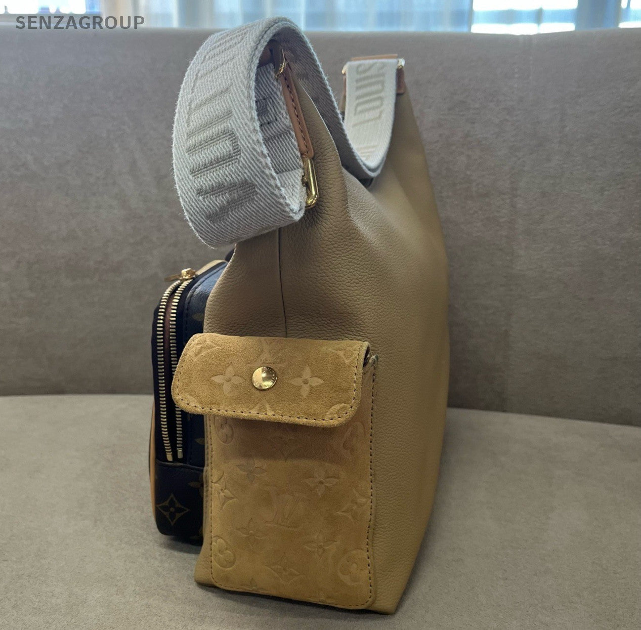 Louis Vuitton Hobo Cargo Monogram Shoulder Bag Brown Gold Women Classic