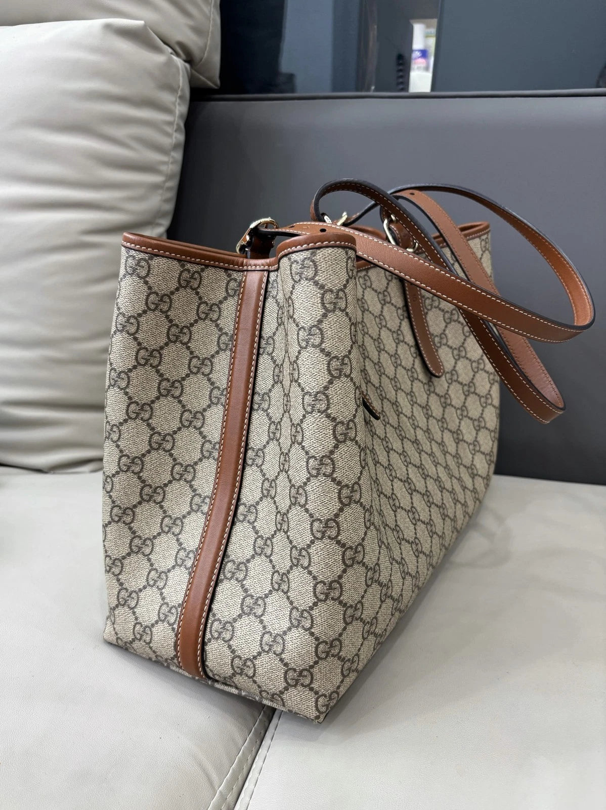 Excellent Condition Gucci Emblem GM Monogram Canvas Tote Beige Shoulder Bag