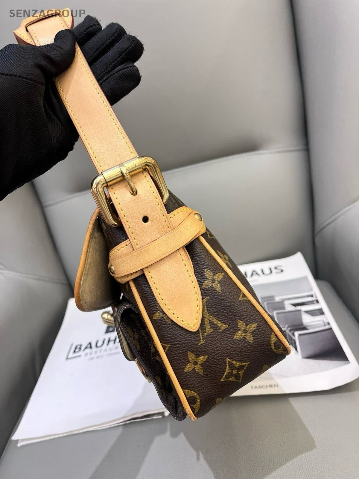Louis Vuitton Vintage Manhattan Monogram Shoulder bag Brown Women Classic