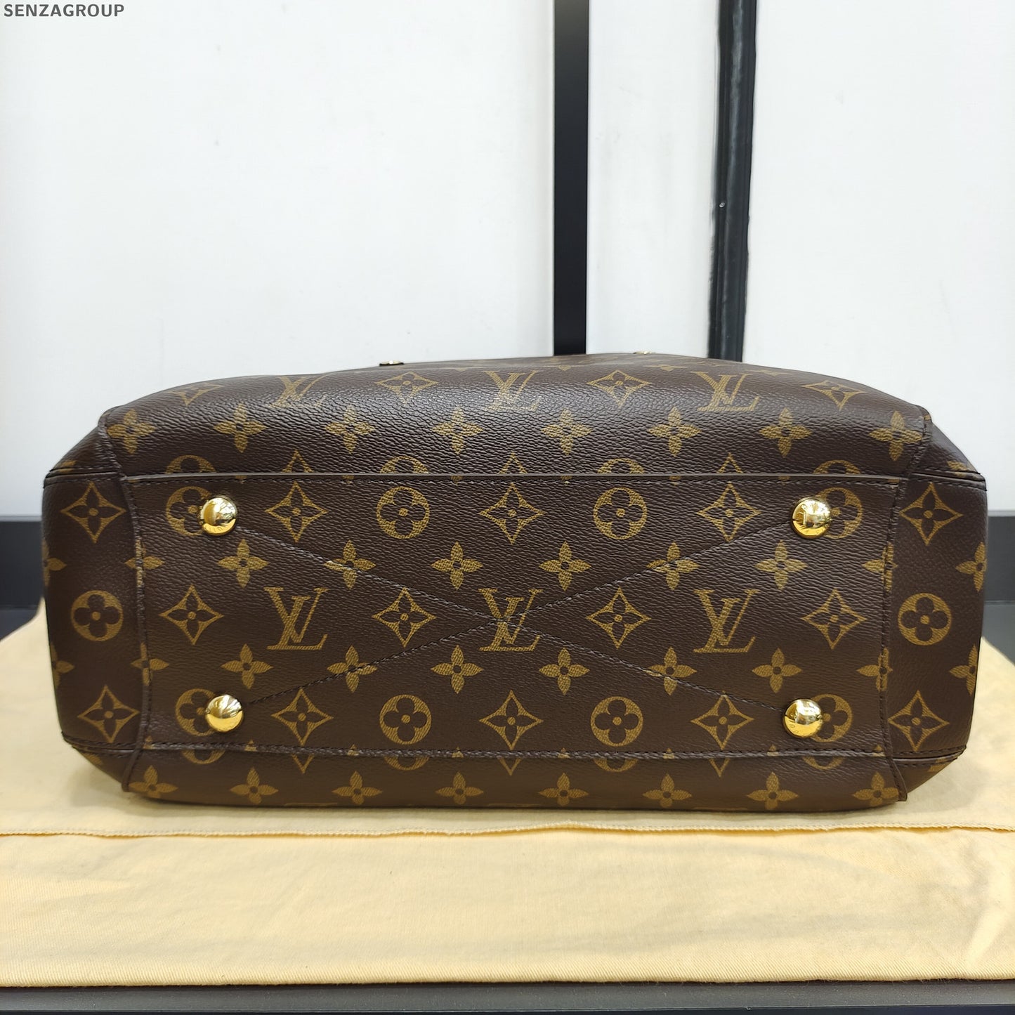 Louis Vuitton Monogram Montaigne Handbag - Classic Women's Tote