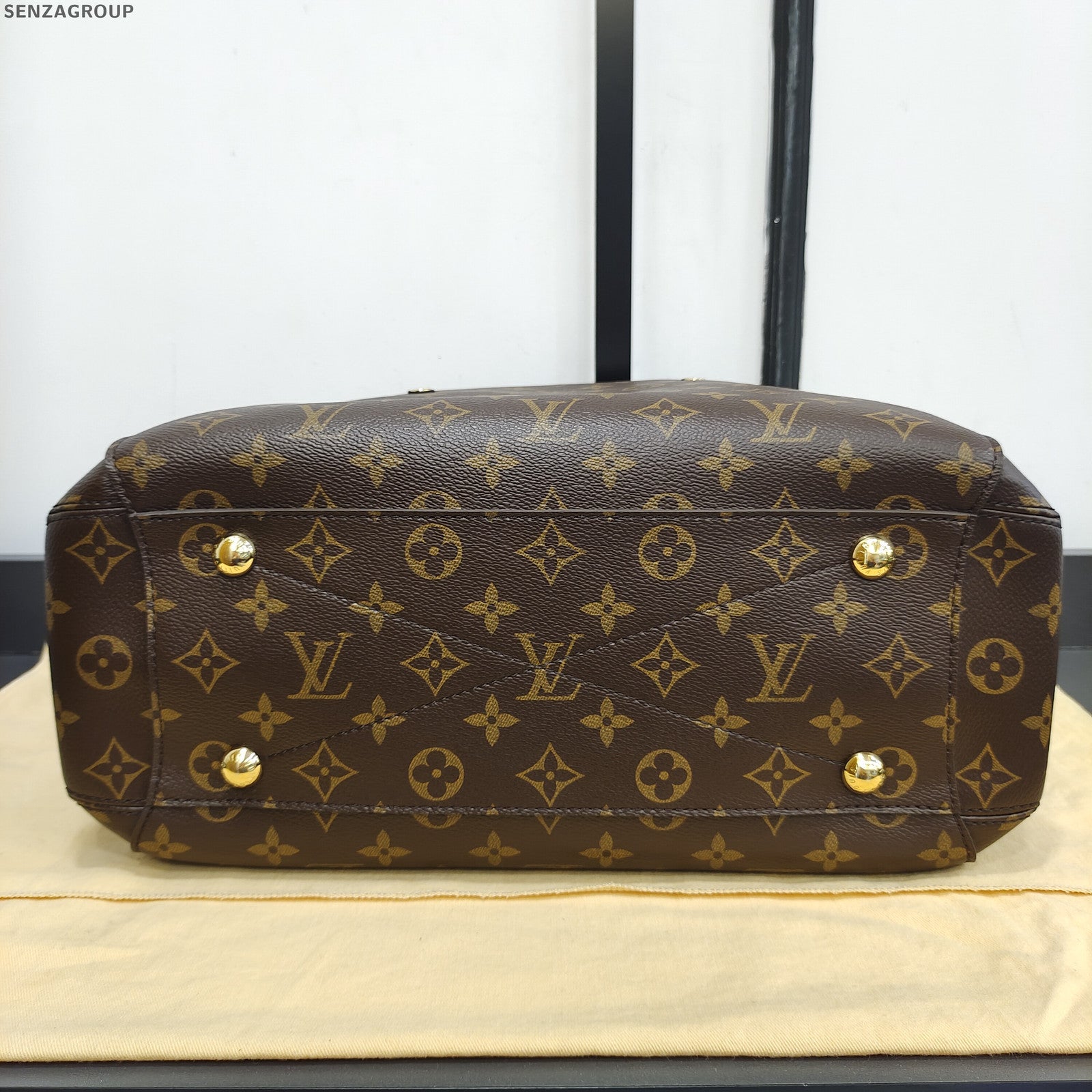 Louis Vuitton Monogram Montaigne Handbag - Classic Women's Tote