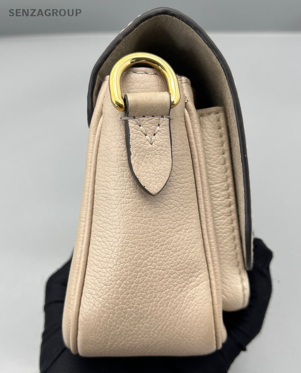 Louis Vuitton Lockme Chain Shoulder Bag Milky Tea Color Gold Women Classic