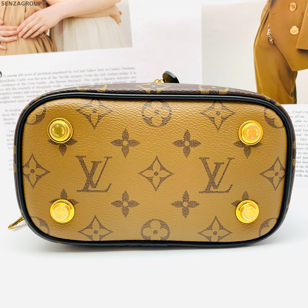 Louis Vuitton Monogram Cosmetic Pouch Chain Shoulder Bag Women's Classic