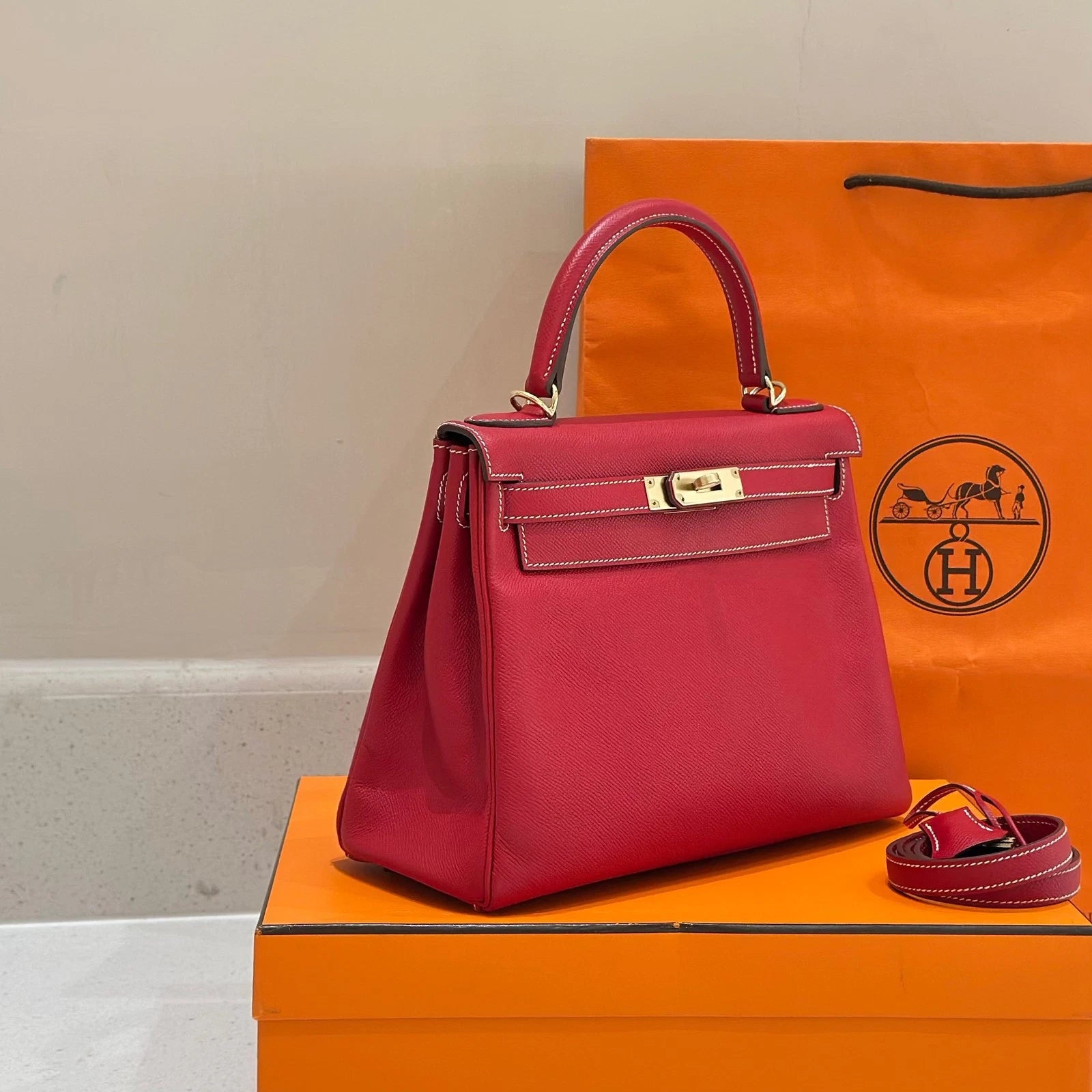 Hermes Red Gold Kelly28 Epsom Top Handle Bag For Women